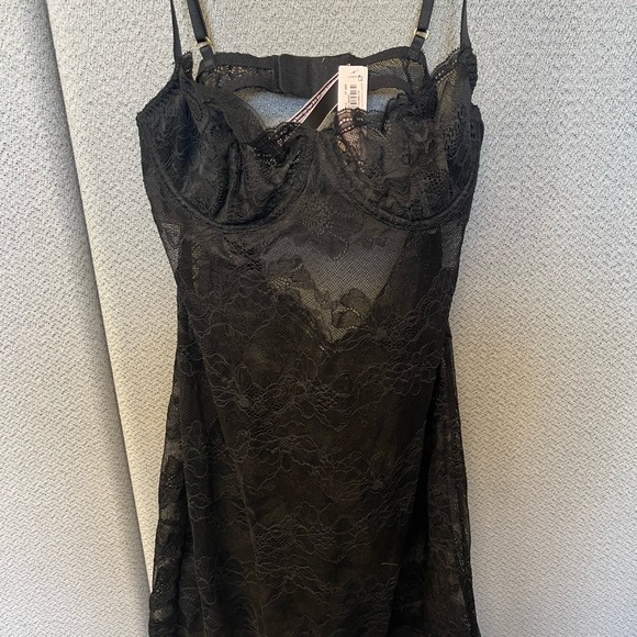 Victoria’s Secret NWT size medium lingerie cami - Picture 2 of 11
